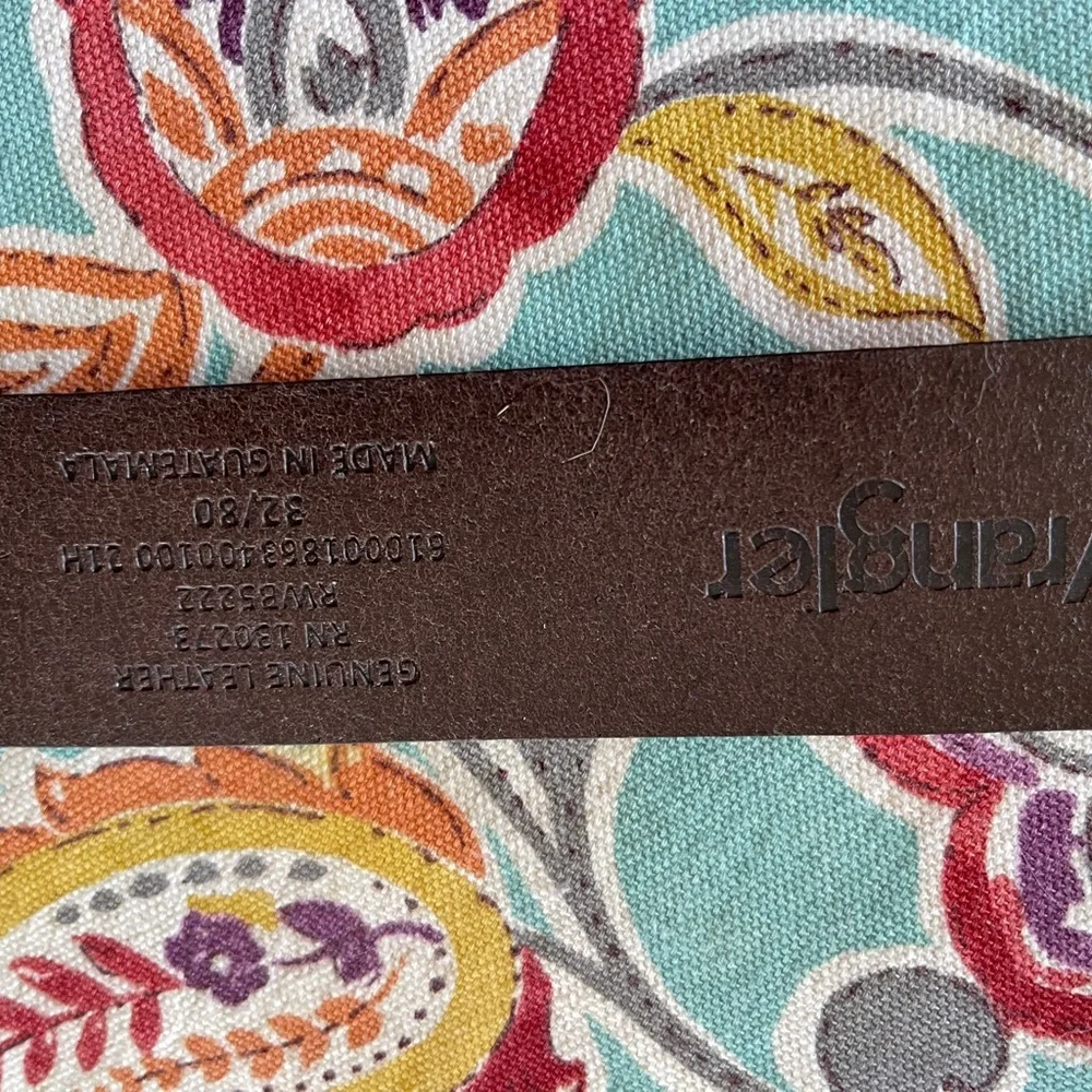 Wrangler Men’s Brown Leather Belt with leather detail on buckle. 32